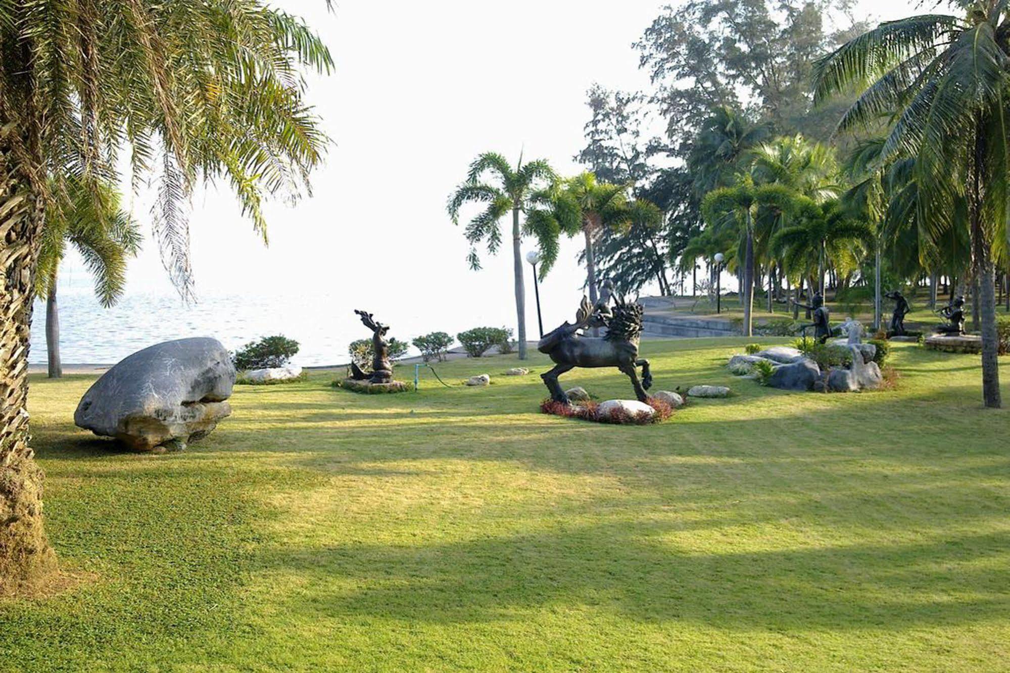 Rockgarden Beach Resort Mae Phim Luaran gambar