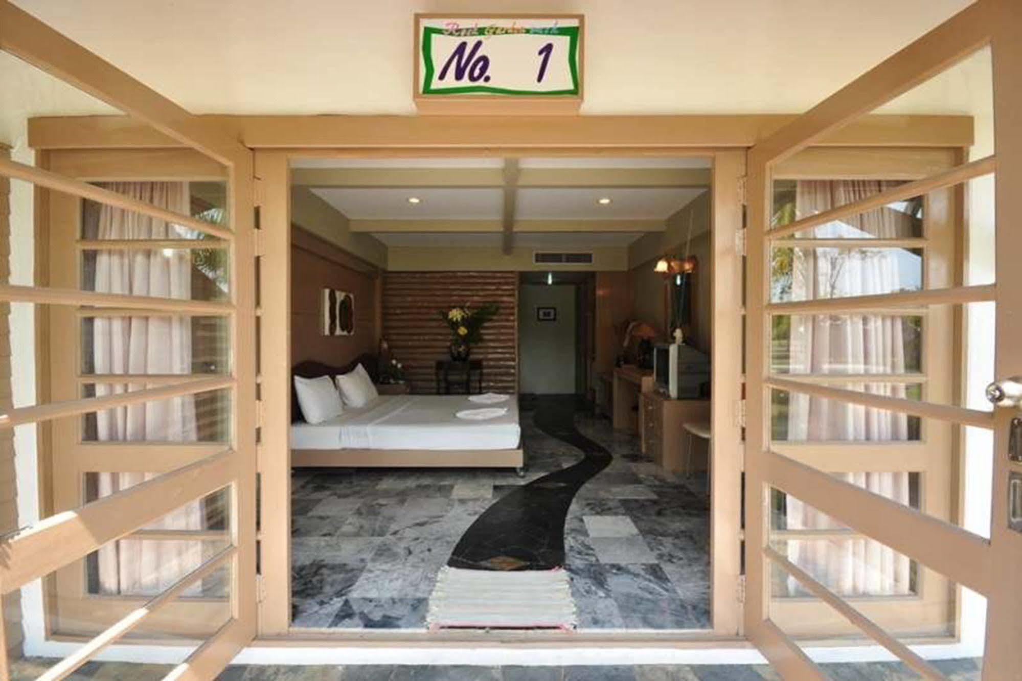Rockgarden Beach Resort Mae Phim Luaran gambar